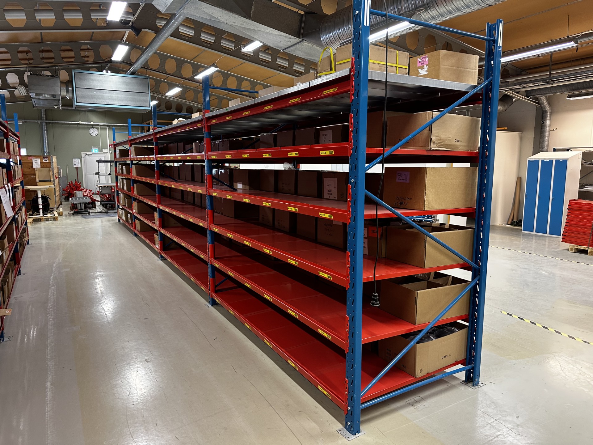 702f8025-5f71-46b3-8890-f50209bec965 Lagerhyllor - Bild 1